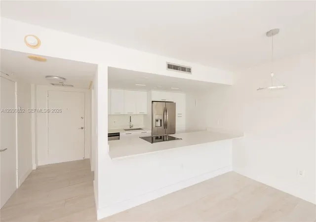 4th image of 155 Ocean Lane Dr #403, Key Biscayne, FL 33149 | MLS# A12030832