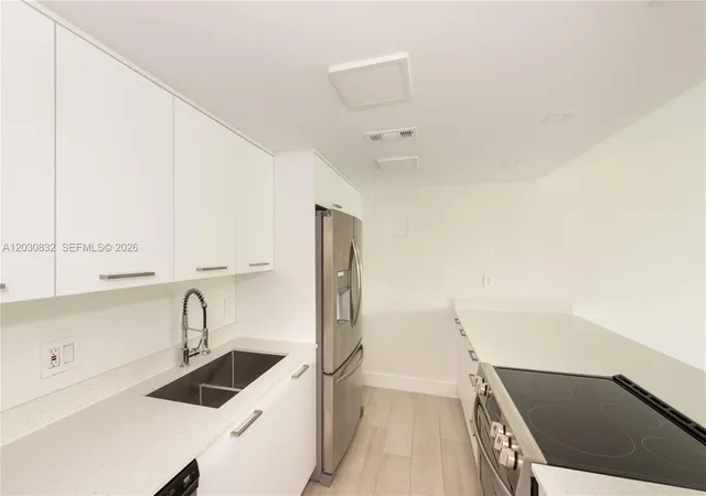 5th image of 155 Ocean Lane Dr #403, Key Biscayne, FL 33149 | MLS# A12030832
