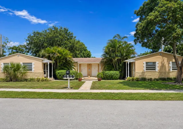 Photo 1 of Multi family home for sale at 916 Sw 8th Avenue #1-4, Fort Lauderdale, FL 33315 | MLS# B26041790 | Listing updated on 2026-10-08