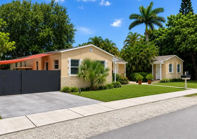 Photo 2 of Multi family home for sale at 916 Sw 8th Avenue #1-4, Fort Lauderdale, FL 33315 | MLS# B26041790 | Listing updated on 2026-10-08