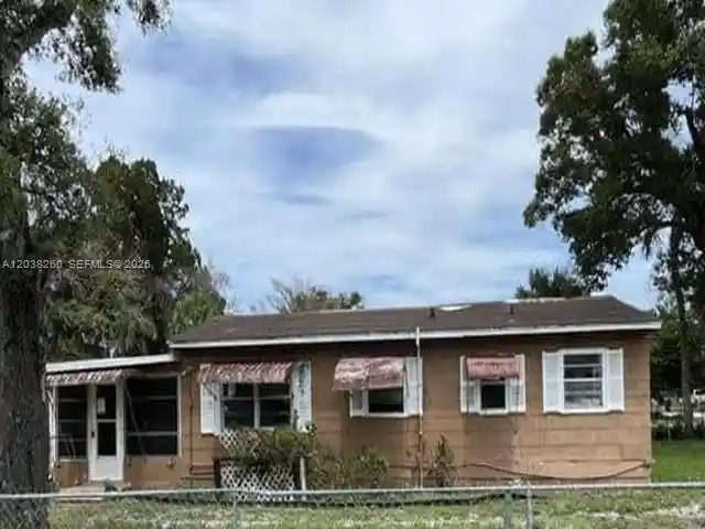 Single family home for sale at 314 S 17th Street, Fort Pierce, FL 34950 | MLS# A12038260 | Listing updated on 2026-10-27