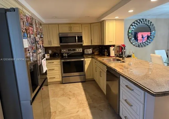 3rd image of 101 Se 3Rd Ave #506, Dania, FL 33004 | MLS# A12036999