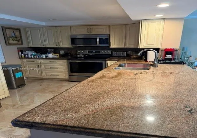 4th image of 101 Se 3Rd Ave #506, Dania, FL 33004 | MLS# A12036999