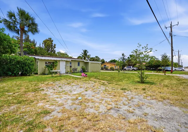 Photo 3 of Multi family home for sale at 700 Sw 8th Street, Pompano Beach, FL 33060 | MLS# B26041945 | Listing updated on 2026-09-23
