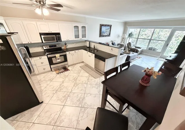 4th image of 1000 Sw 12Th St #201, Fort Lauderdale, FL 33315 | MLS# A12036861