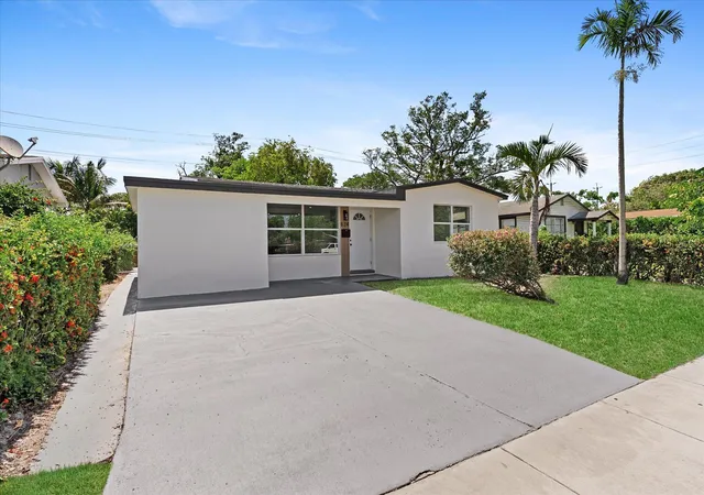 Photo 1 of Single family home for sale at 824 S F St, Lake Worth Beach, FL 33460 | MLS# B26041994 | Listing updated on 2026-09-24