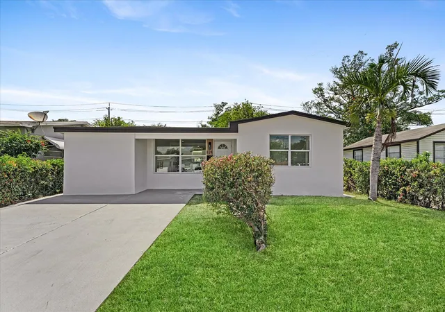 Photo 2 of Single family home for sale at 824 S F St, Lake Worth Beach, FL 33460 | MLS# B26041994 | Listing updated on 2026-09-24