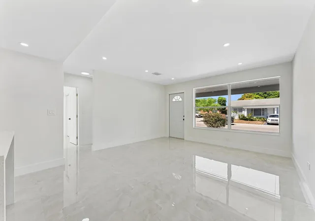 Photo 4 of Single family home for sale at 824 S F St, Lake Worth Beach, FL 33460 | MLS# B26041994 | Listing updated on 2026-09-24
