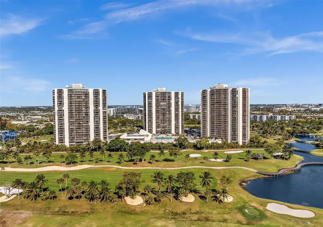 2nd image of 20379 W Country Clb Dr, Aventura, FL 33180