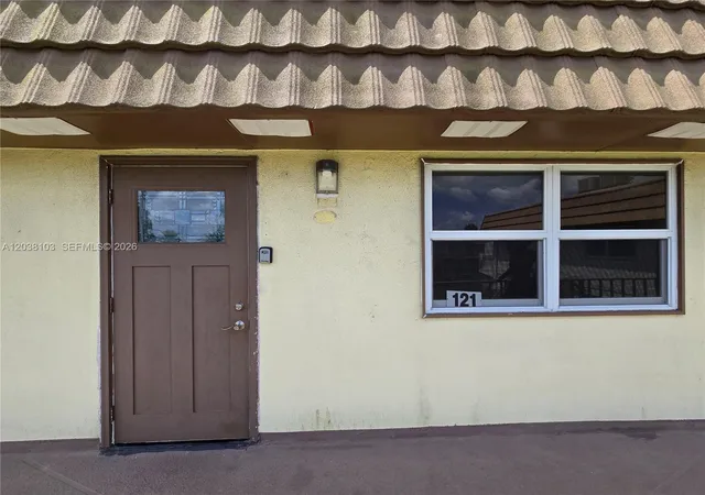 4th image of 121 Saxony C 121 #121, Delray Beach, FL 33446 | MLS# A12038103