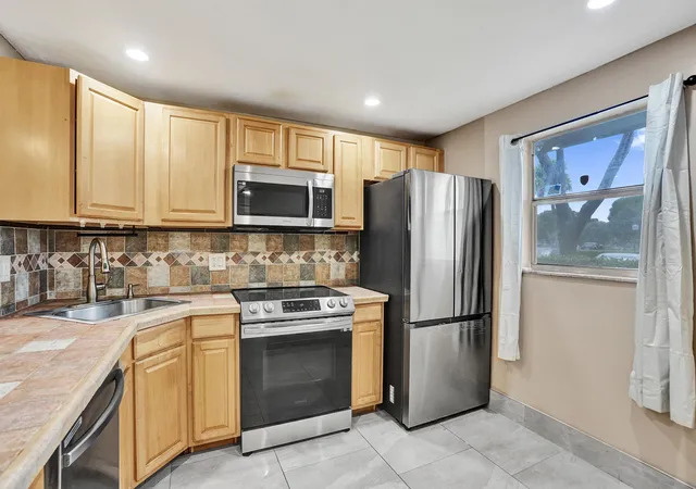 Homes for sale in Tamarac, FL | 8301 Sands Pt Blvd, Tamarac, FL 33321