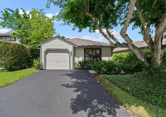 Photo 2 of Single family home for sale at 13371 Bedford Mews Ct, Wellington, FL 33414 | MLS# B26042031 | Listing updated on 2026-10-04