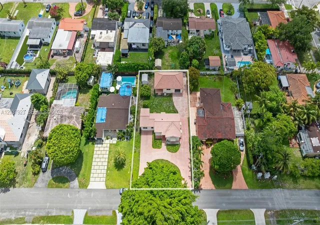 3rd image of 241 Hammond Dr, Miami Springs, FL 33166 | MLS# A12037923