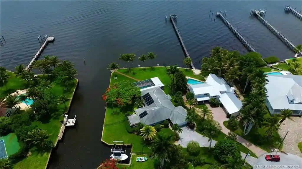 Photo 1 of Single family home for sale at 1910 Nw Cove Cir, Stuart, FL 34994 | MLS# M20055929 | Listing updated on 2026-10-26