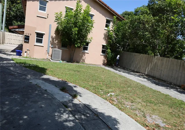 3rd image of 1029 S C St, Lake Worth Beach, FL 33460 | MLS# A12034470