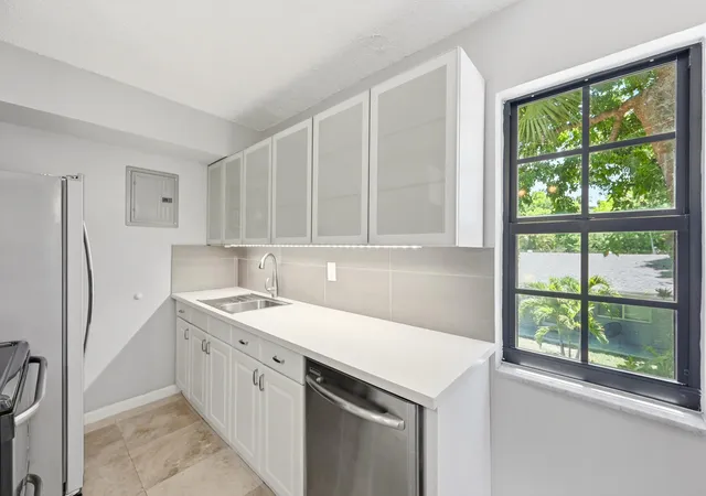 Photo 3 of Condo for sale at 905 Ne 28th Street #206, Wilton Manors, FL 33334 | MLS# B26042084 | Listing updated on 2026-09-30