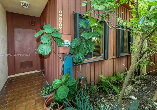 1st image of 444 Se 14th St, Dania, FL 33004 | MLS# A12038049