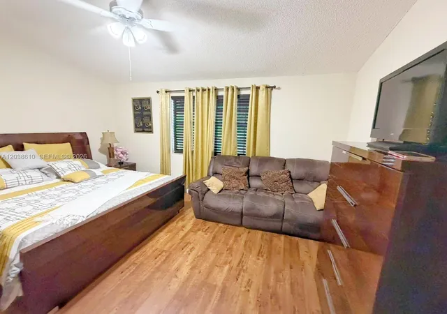 5th image of 10877 Nw 8Th St, Pembroke Pines, FL 33026 | MLS# A12038610