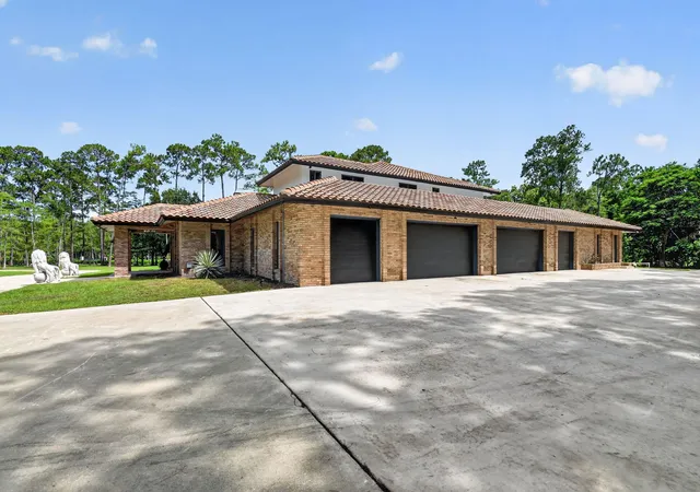 5th image of 14780 Draft Horse Ln, Wellington, FL 33414 | MLS# B26042145