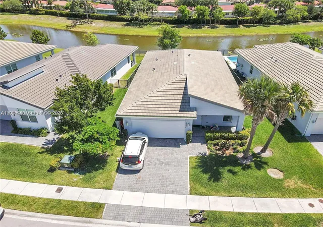 3rd image of 4242 Rosa Dr, Deerfield Beach, FL 33064 | MLS# A12038746