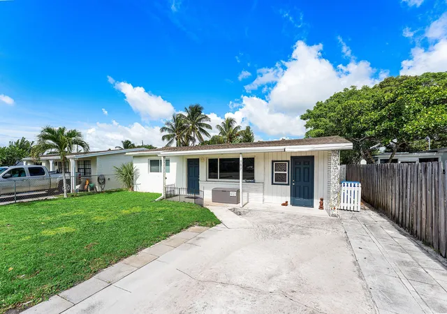 Photo 2 of Single family home for sale at 707 S Broadway, Lantana, FL 33462 | MLS# B26042213 | Listing updated on 2026-09-23