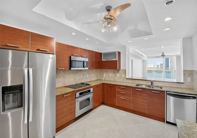2nd image of 3330 Ne 190th St #1611, Miami, FL 33180 | MLS# A12038779