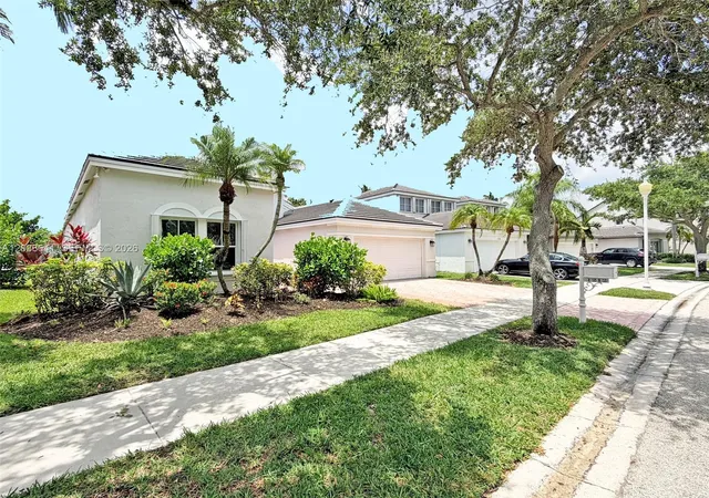 Homes for sale in Weston, FL | 1212 Falls Blvd, Weston, FL 33327 | MLS# A12038641