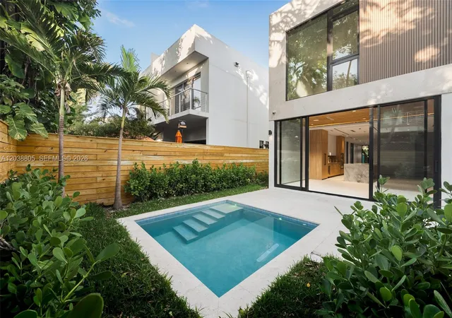 Homes for sale in Coconut Grove, FL | 3144 Elizabeth St, Coconut Grove, FL 33133 | MLS# A12038805