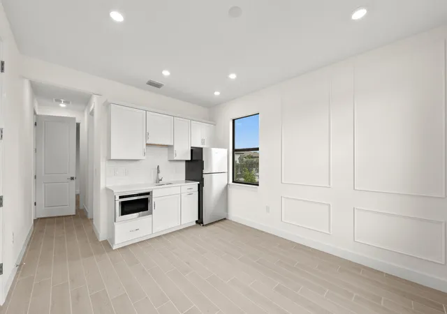 Photo 3 of Sale Pending at 2034 Terreno Blvd, Naples, FL 34120 | MLS# B26042281 | Listing updated on 2026-10-01