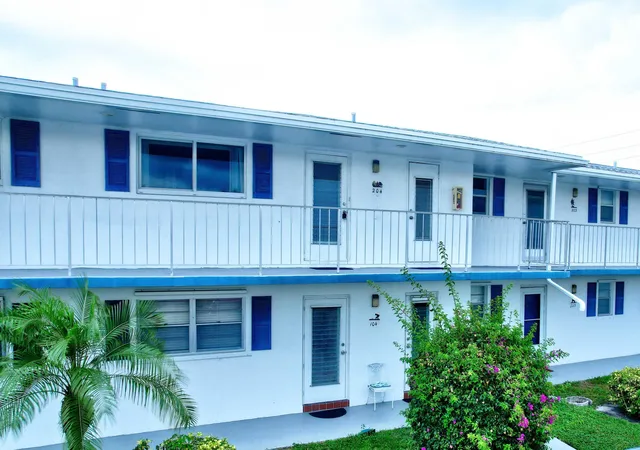Photo 3 of Condo for sale at 1118 Lake Ter #204, Boynton Beach, FL 33426 | MLS# B26042305 | Listing updated on 2026-09-23
