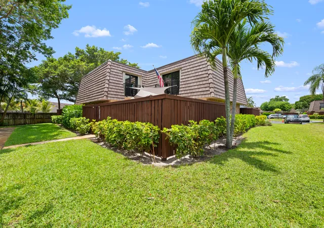 Photo 2 of Townhouse for sale at 2512 Sw 15th Street, Deerfield Beach, FL 33442 | MLS# B26042309 | Listing updated on 2026-09-23
