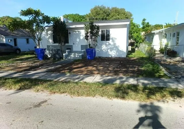 1st image of 1123 N 17th Ct, Hollywood, FL 33020 | MLS# A12038940
