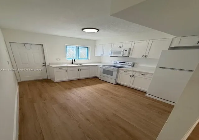 3rd image of 1123 N 17Th Ct, Hollywood, FL 33020 | MLS# A12038940