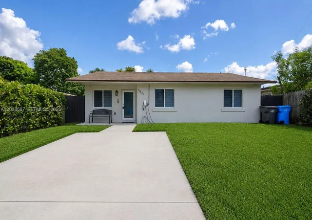 Homes for sale in West Park, FL | 5637 Sw 36th Ct, West Park, FL 33023 | MLS# A12038587