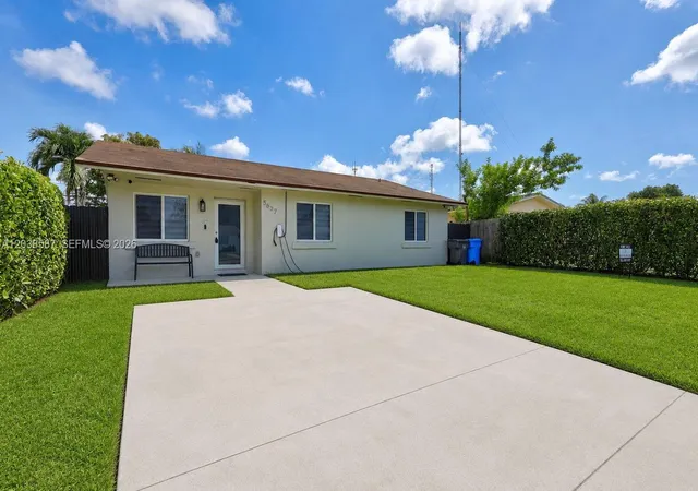 Homes for sale in West Park, FL | 5637 Sw 36th Ct, West Park, FL 33023 | MLS# A12038587