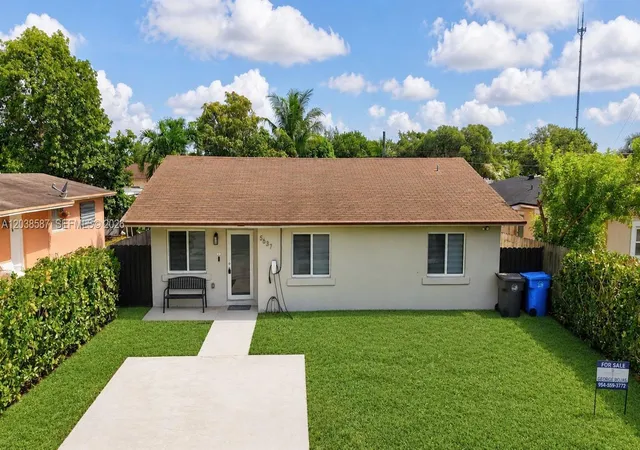 Homes for sale in West Park, FL | 5637 Sw 36Th Ct, West Park, FL 33023 | MLS# A12038587