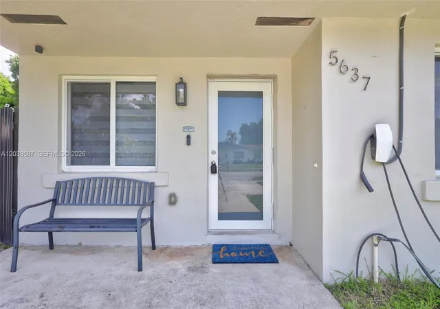 Homes for sale in West Park, FL | 5637 Sw 36Th Ct, West Park, FL 33023 | MLS# A12038587