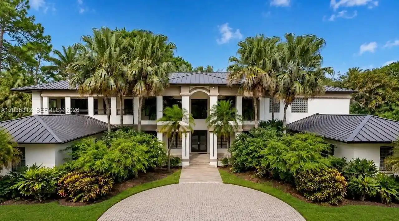 Photo 1 of Mansion for sale at 10395 Sw 67th Avenue, Pinecrest, FL 33156 | MLS# A12038812 | Listing updated on 2026-10-30