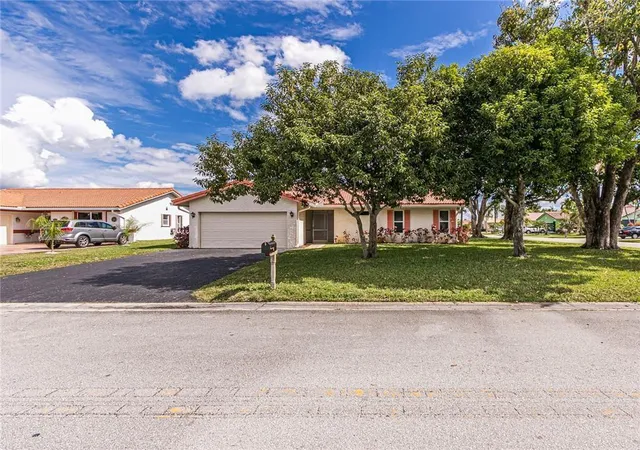 Photo 2 of Single family home for sale at 7000 Nw 107th Avenue, Tamarac, FL 33321 | MLS# B26042508 | Listing updated on 2026-09-23