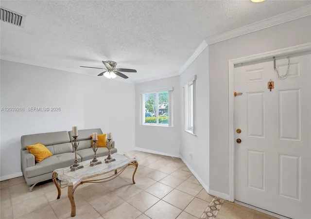 4th image of 806 Nw 208Th Wy, Pembroke Pines, FL 33029 | MLS# A12039268