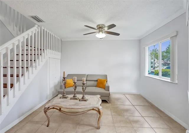 5th image of 806 Nw 208Th Wy, Pembroke Pines, FL 33029 | MLS# A12039268