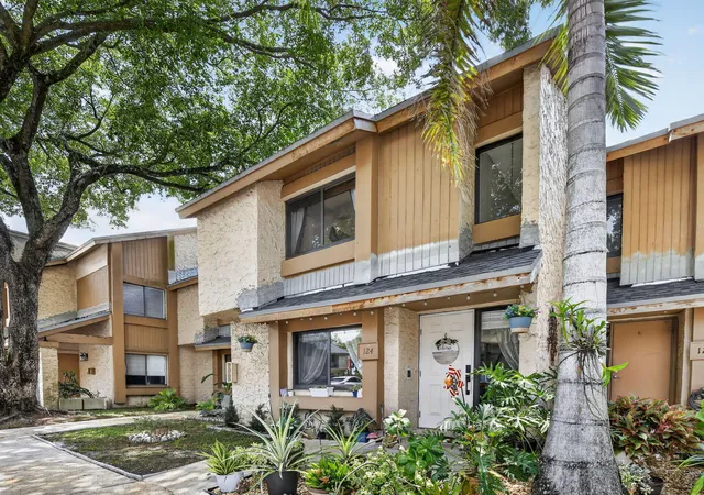 Photo 1 of Townhouse for sale at 124 Wimbledon Lake Dr, Plantation, FL 33324 | MLS# B26042528 | Listing updated on 2026-09-23