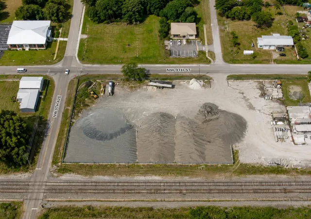 1st image of 805 Nw 9th St, Okeechobee, FL 34972 | MLS# B26042553