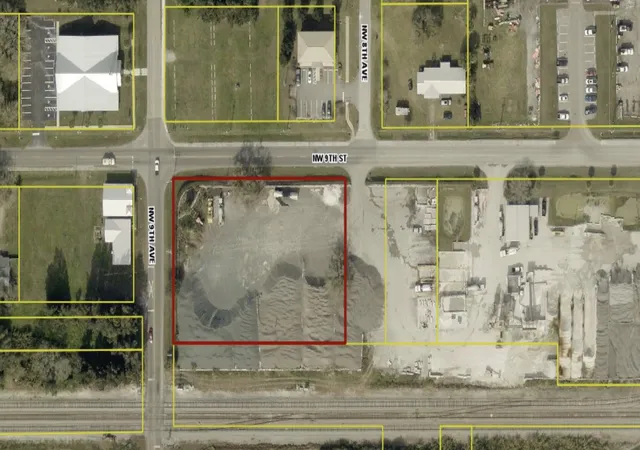 2nd image of 805 Nw 9th St, Okeechobee, FL 34972 | MLS# B26042553
