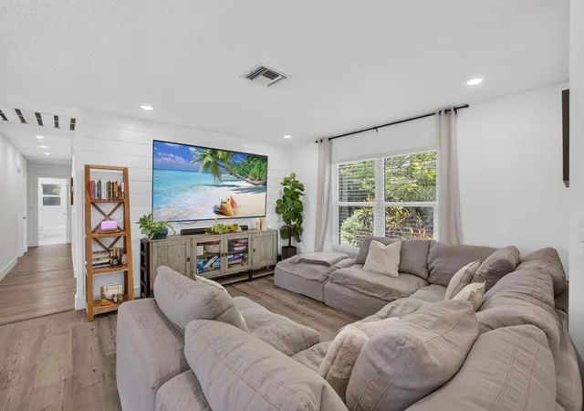 Photo 2 of Single family home for sale at 17968 Bridle Ct, Jupiter, FL 33478 | MLS# B26042581 | Listing updated on 2026-10-02