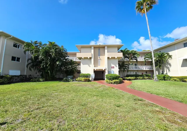 Homes for sale in Lake Worth Beach, FL | 2562 Garden Dr N #202, Lake Worth Beach, FL 33461 | MLS# B26042592