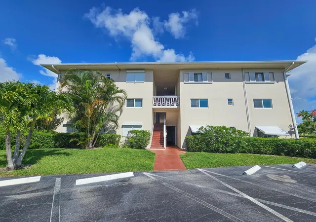 Homes for sale in Lake Worth Beach, FL | 2562 Garden Dr N #202, Lake Worth Beach, FL 33461 | MLS# B26042592