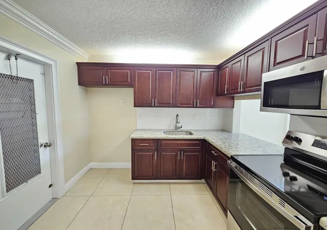 Homes for sale in Lake Worth Beach, FL | 2562 Garden Dr N #202, Lake Worth Beach, FL 33461 | MLS# B26042592