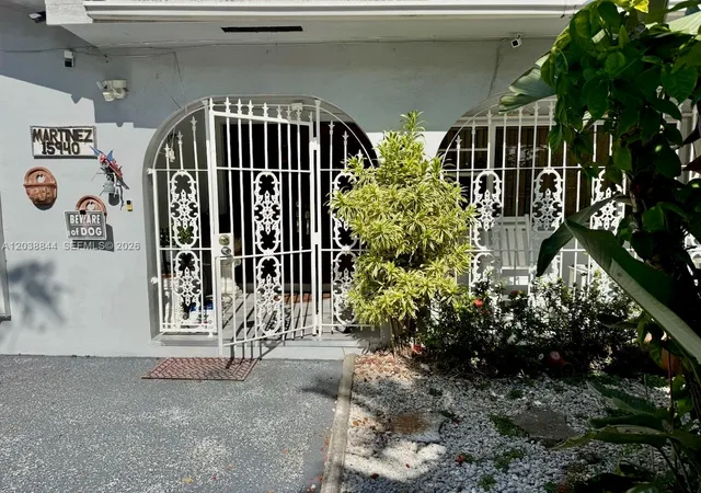 Homes for sale in Miami Gardens, FL | 15940 Nw 37th Pl, Miami Gardens, FL 33054 | MLS# A12038844