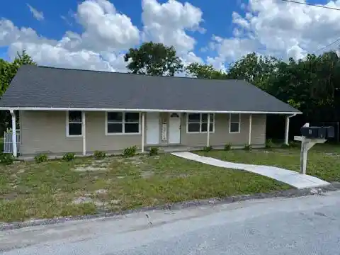 Multi family home for sale at 130 E Northside Dr, Lake Wales, FL 33853 | MLS# B26042757